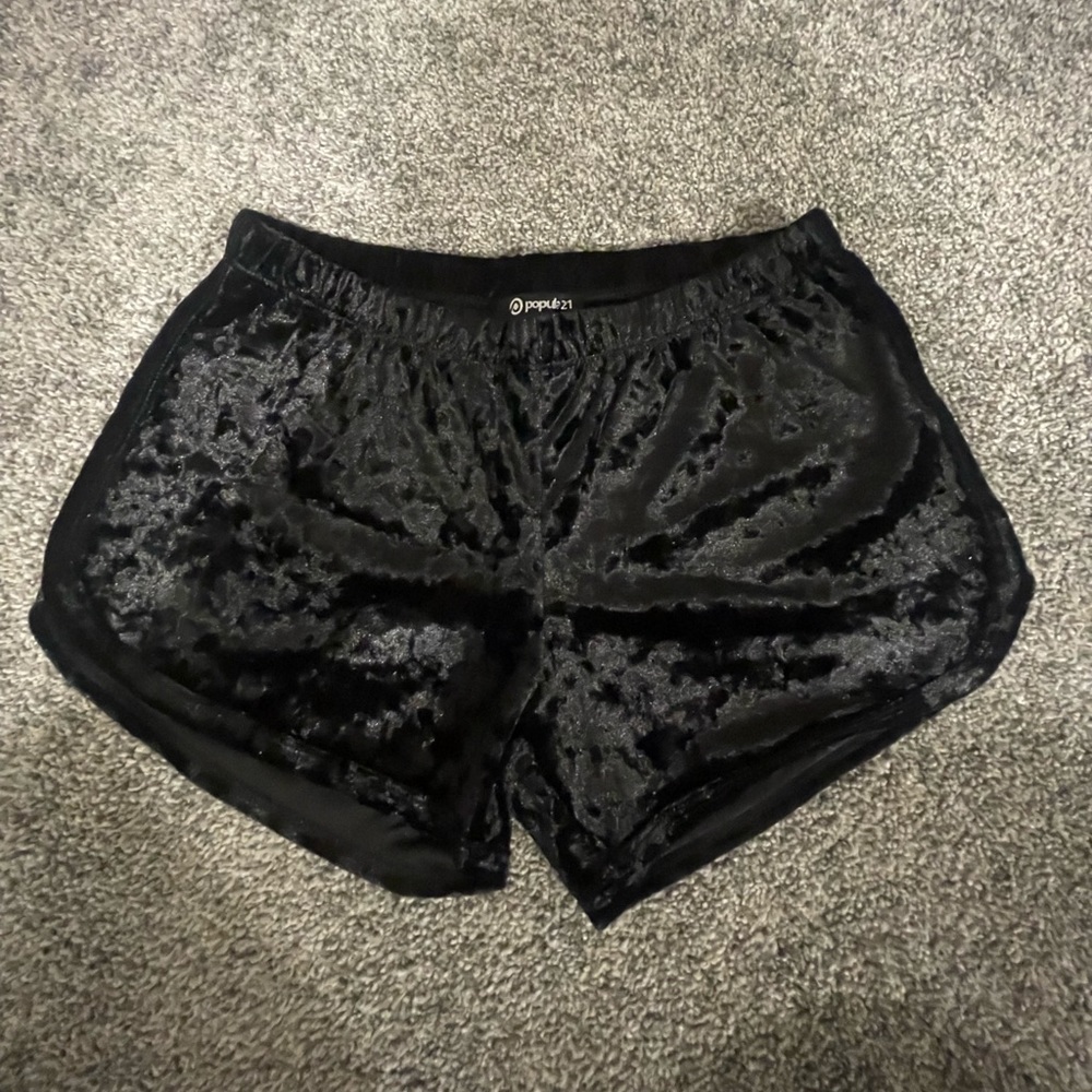 Black velvet shorts *New*